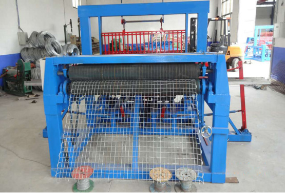 Automatic mining wire mesh machine